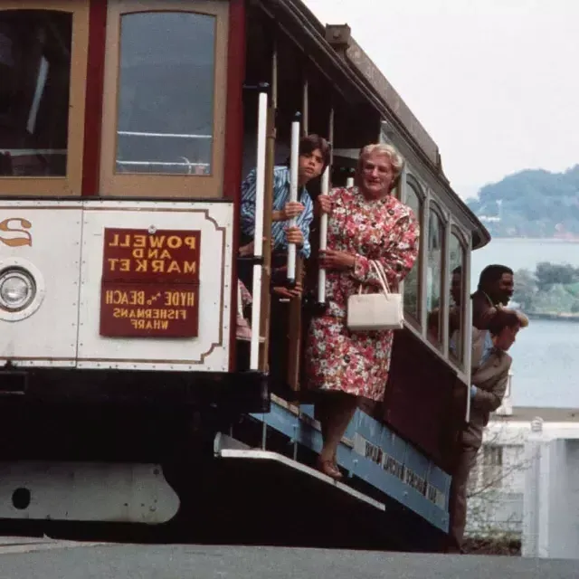 Cable Carに乗っているときのミセス・ダウトのシーン